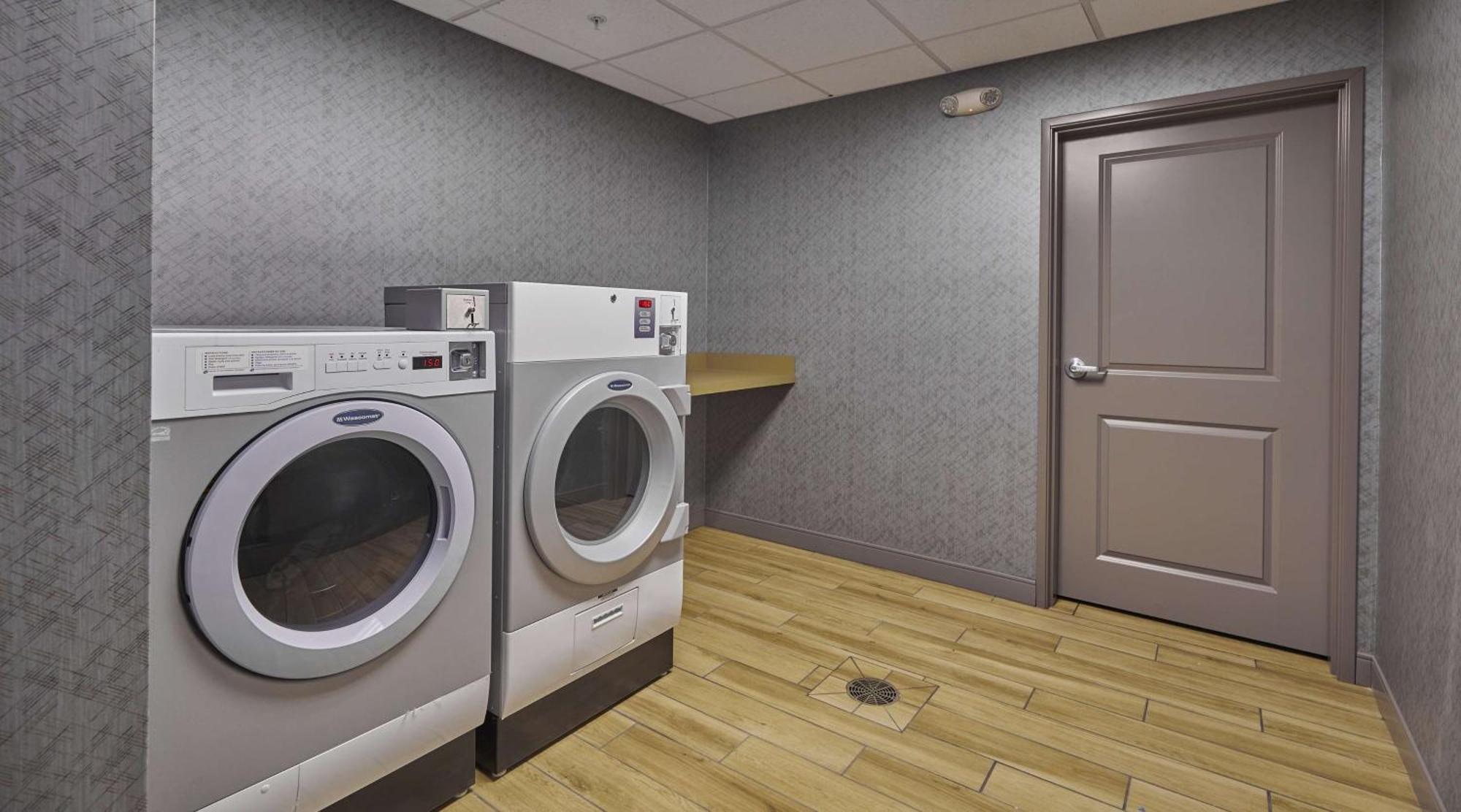 Hampton Inn & Suites רוזבורג מראה חיצוני תמונה