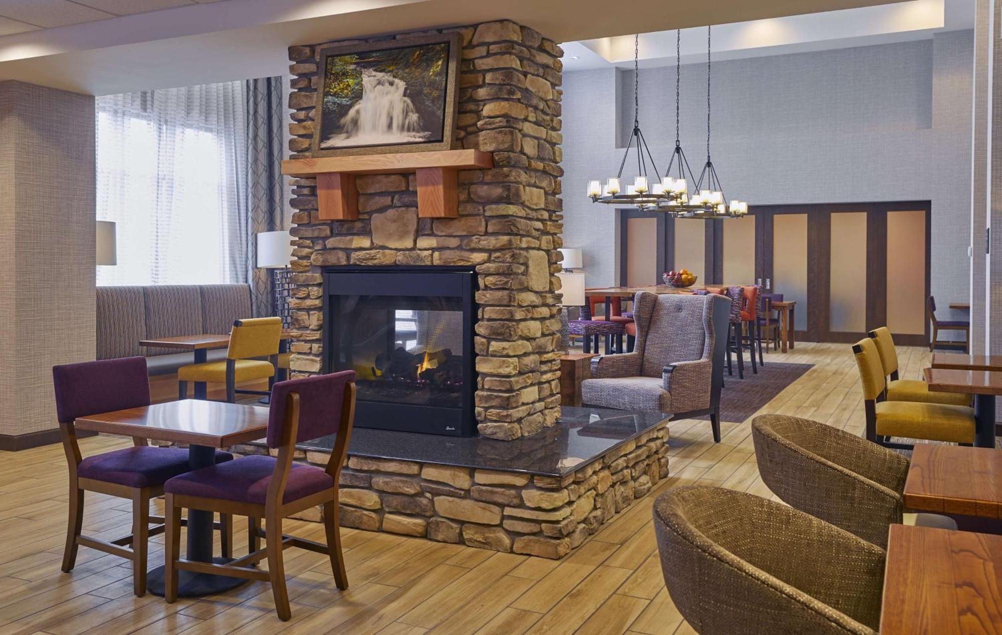 Hampton Inn & Suites רוזבורג מראה חיצוני תמונה