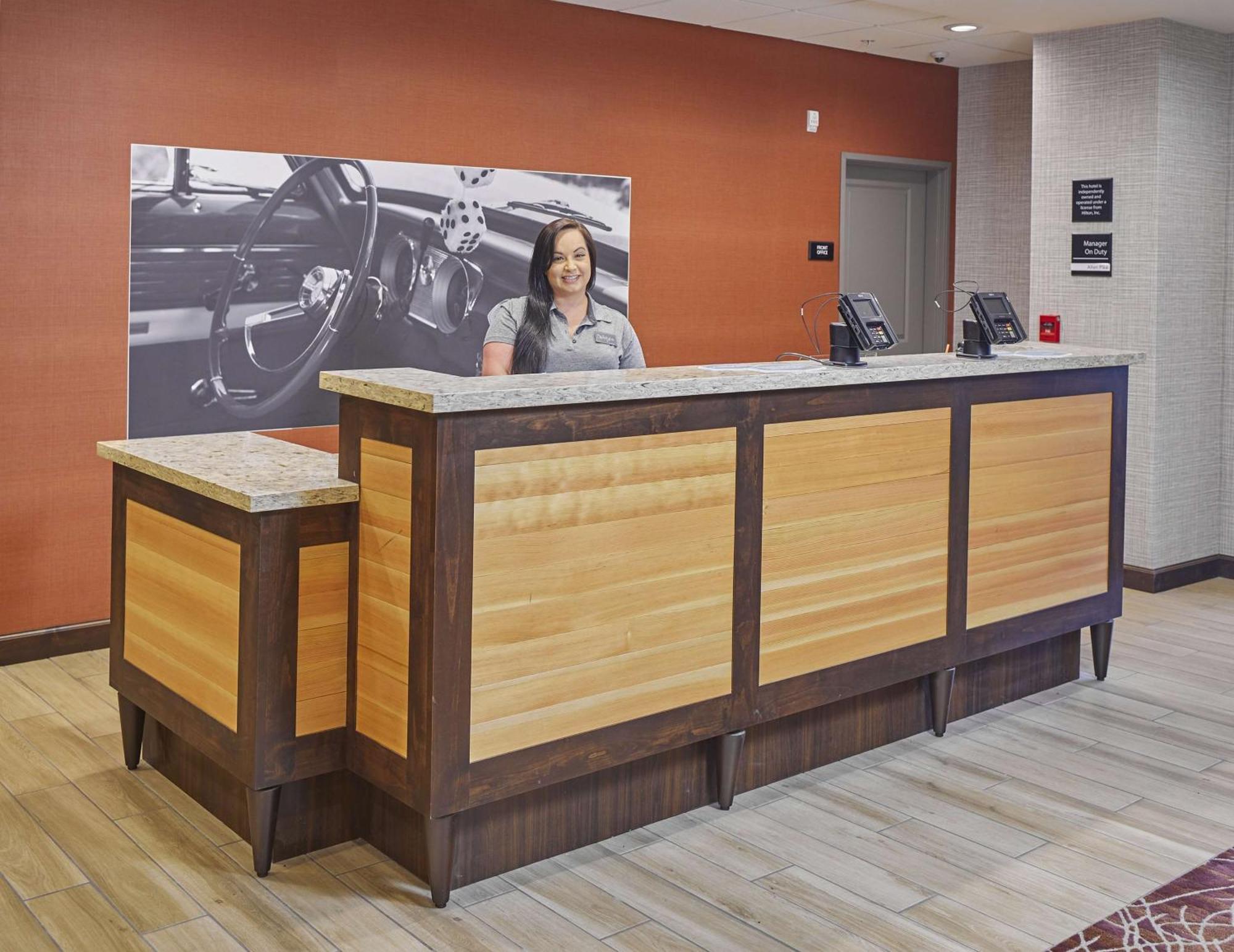 Hampton Inn & Suites רוזבורג מראה חיצוני תמונה