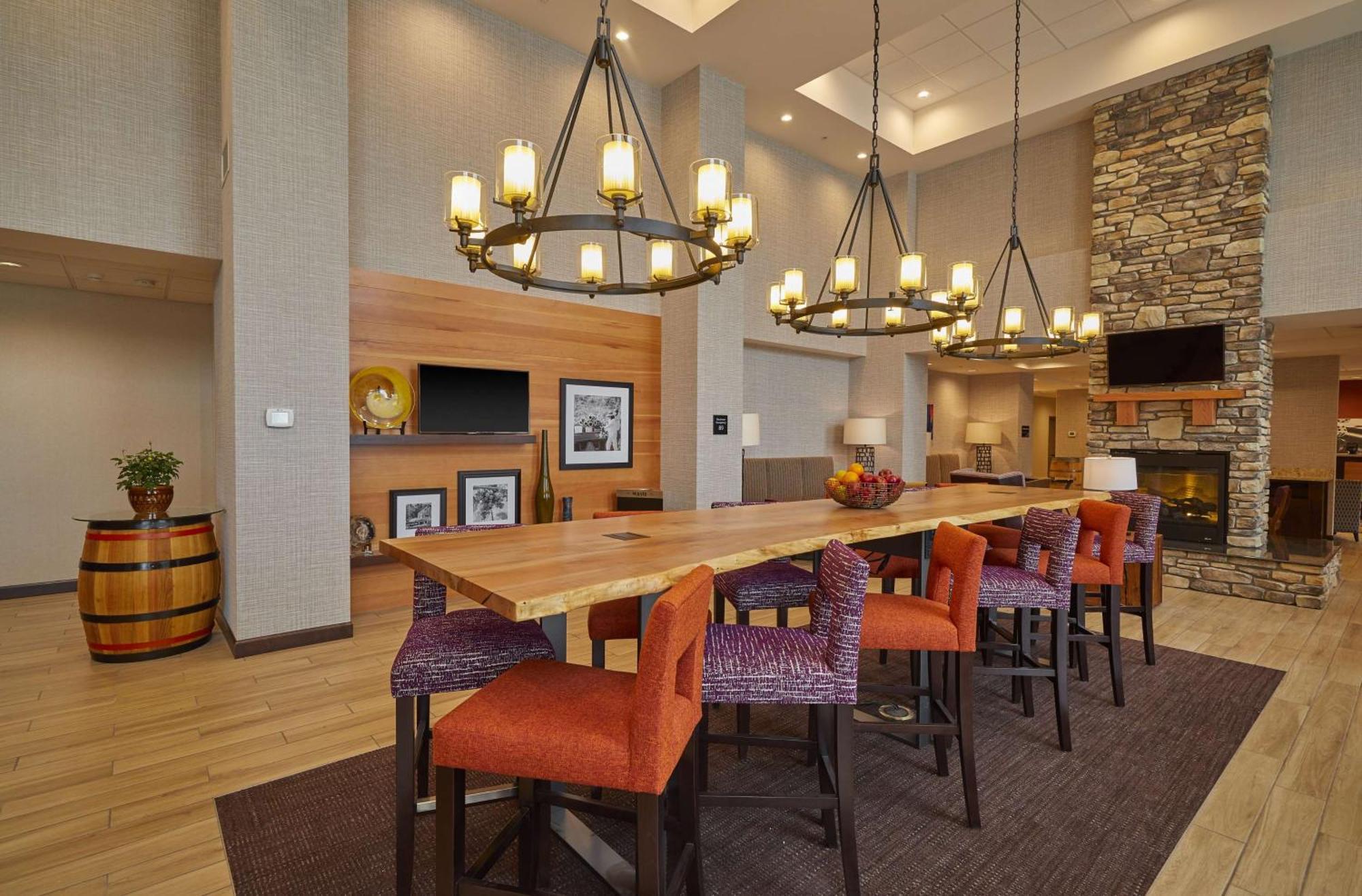 Hampton Inn & Suites רוזבורג מראה חיצוני תמונה